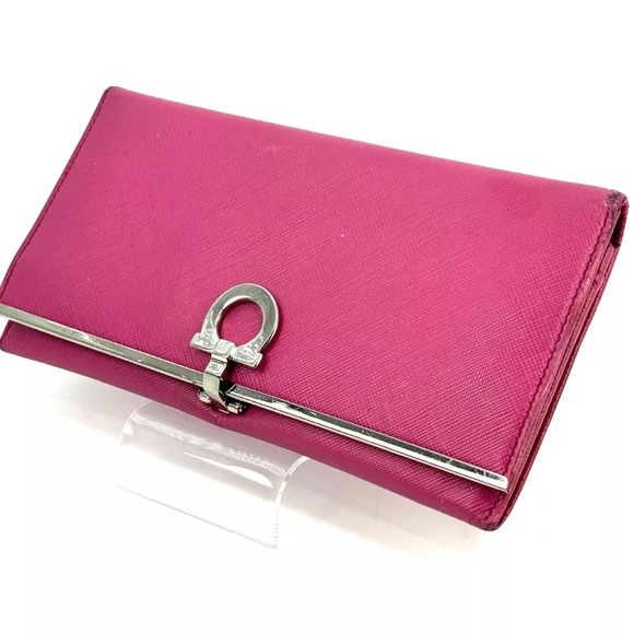 Salvatore Ferragamo Gancini Pink Leather Wallet 🩷🩷Final
Price! - Picture 2 of 15